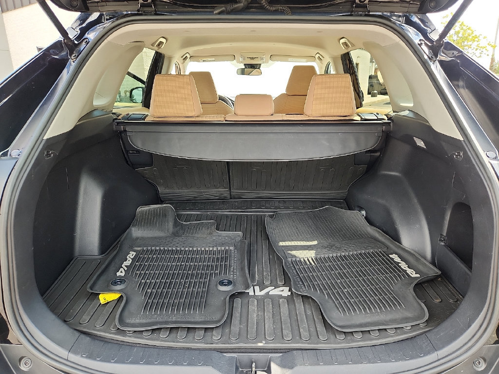 Used 2019 Toyota RAV4 LE w/ All Weather Liner Package AWD/4WD image 29