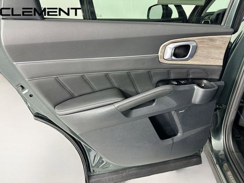 Used 2022 Kia Sorento SX Prestige image 32