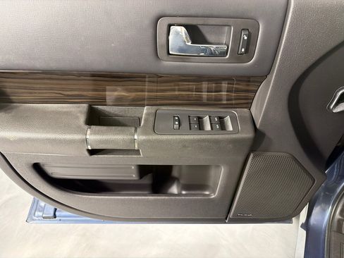 Used 2019 Ford Flex SEL FWD image 11