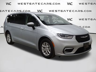 Used 2023 Chrysler Pacifica Touring-L