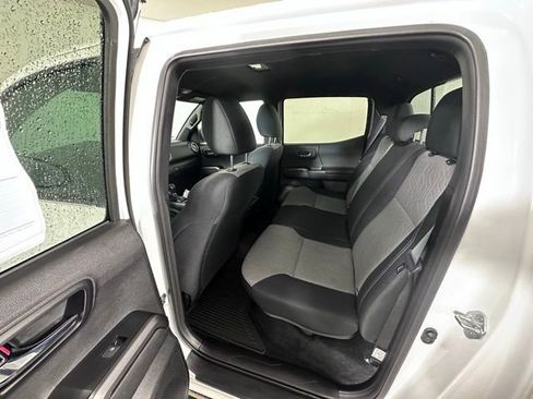 Used 2021 Toyota Tacoma TRD Sport w/ Technology Package image 14