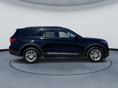 Used 2025 Ford Explorer Active AWD/4WD image 4