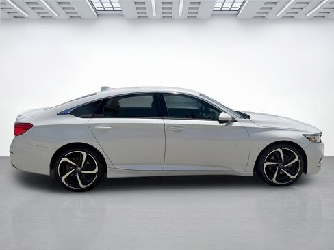 Used 2019 Honda Accord Sport image 2