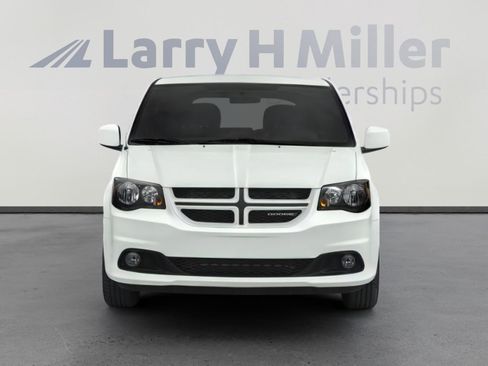 Used 2019 Dodge Grand Caravan SE w/ UConnect Hands-Free Group image 7