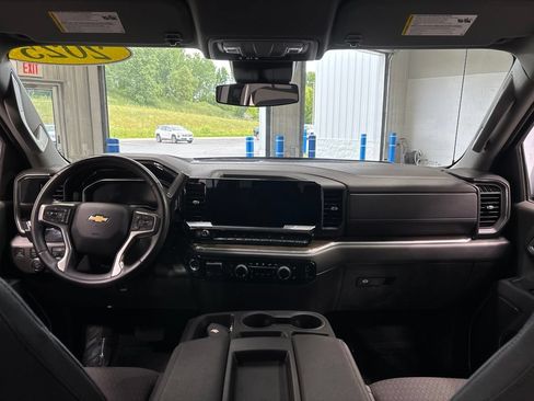 Used 2025 Chevrolet Silverado 1500 LT AWD/4WD image 11