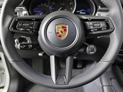 Certified 2026 Porsche Macan AWD/4WD image 23