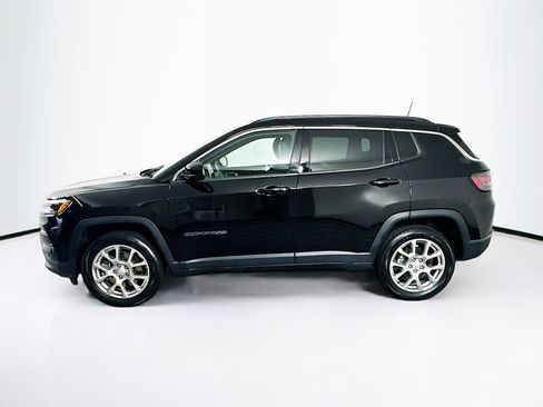 Used 2023 Jeep Compass Latitude w/ Sun and Sound Group AWD/4WD image 4