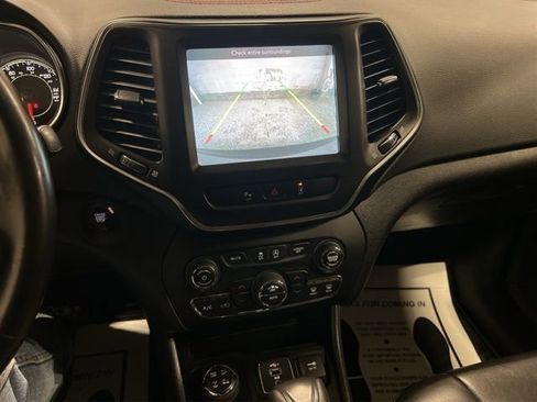 Used 2021 Jeep Cherokee Trailhawk image 17