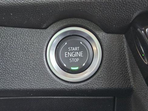 Used 2025 Chevrolet Traverse LT FWD image 23