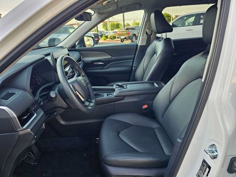 Certified 2026 Toyota Grand Highlander FWD image 22