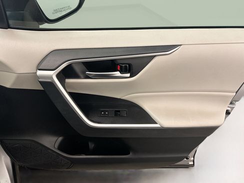 Used 2019 Toyota RAV4 XLE w/ Convenience Package AWD/4WD image 35
