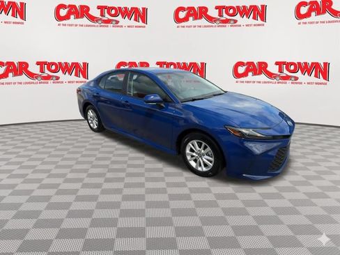 Used 2025 Toyota Camry LE FWD image 2