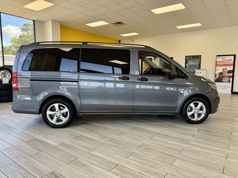 Used 2016 Mercedes-Benz Metris Passenger image 5