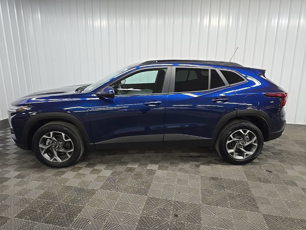 Used 2024 Chevrolet Trax LT w/ LT Convenience Package FWD image 5