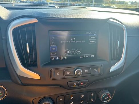 Used 2024 GMC Terrain SLE image 20