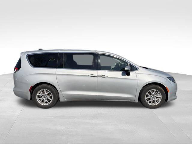 Used 2023 Chrysler Voyager LX FWD image 8