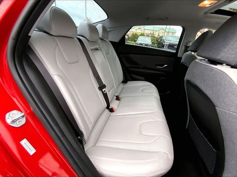 Used 2021 Hyundai Elantra Limited image 19