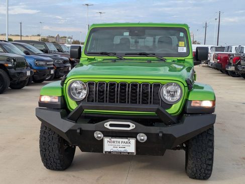 Used 2025 Jeep Gladiator Sport image 8