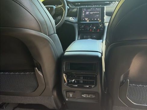 Used 2024 Jeep Grand Cherokee Altitude image 24