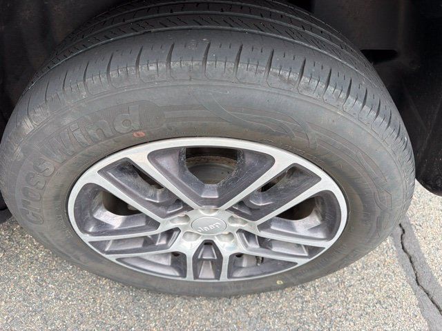Used 2019 Jeep Compass Latitude w/ Popular Equipment Group AWD/4WD image 12