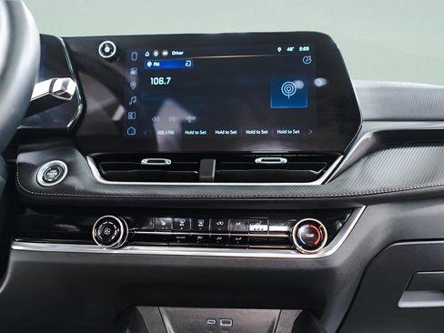 Used 2025 Chevrolet Equinox LT image 13