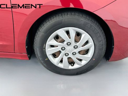 Used 2019 Hyundai Elantra SE FWD image 34