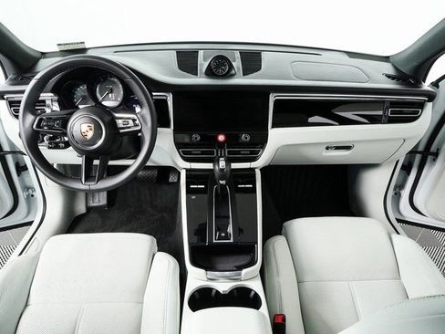 Certified 2024 Porsche Macan image 20