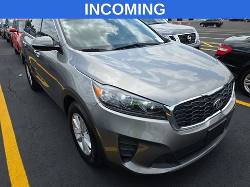 Used 2019 Kia Sorento FWD V6 image 5