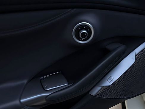 Used 2019 Ferrari Portofino Base image 28