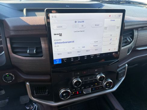 Used 2024 Ford Expedition Max Limited image 12