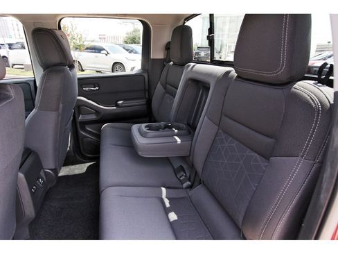 Used 2025 Nissan Frontier SV w/ SV Convenience Package RWD image 13