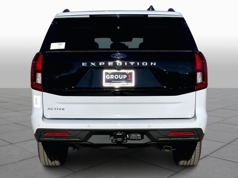 New 2025 Ford Expedition Active image 4