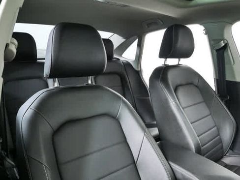 Used 2024 Volkswagen Jetta SE w/ Panoramic Sunroof Package FWD image 24