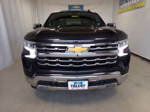 Used 2023 Chevrolet Silverado 1500 LTZ image 2