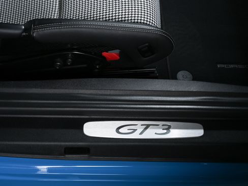 Used 2018 Porsche 911 GT3 RWD image 26