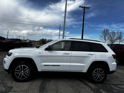 Used 2017 Jeep Grand Cherokee Trailhawk w/ Trailhawk Luxury Group image 2