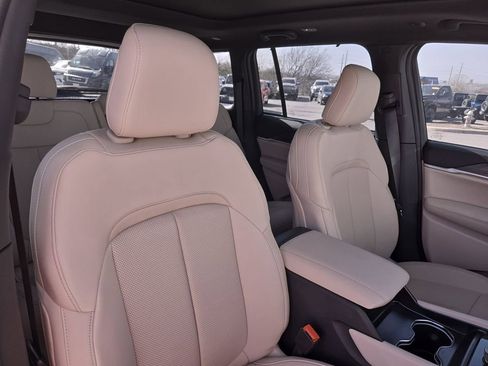 Used 2025 Jeep Grand Cherokee Limited w/ Luxury Tech Group II image 31