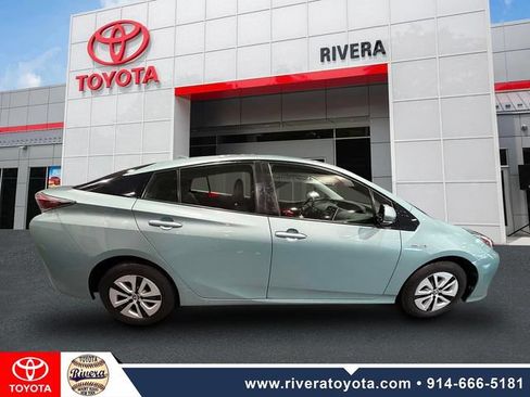 Used 2016 Toyota Prius Three FWD image 4