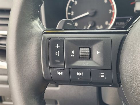 Used 2021 Nissan Rogue SL w/ Premium Package image 13