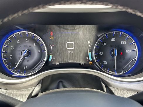 Used 2022 Chrysler Pacifica Touring-L AWD/4WD image 24