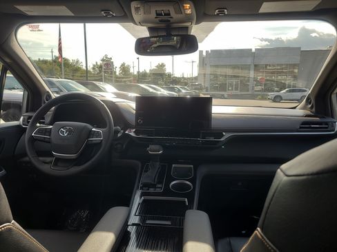 Certified 2025 Toyota Sienna XLE Woodland Edition AWD/4WD image 18