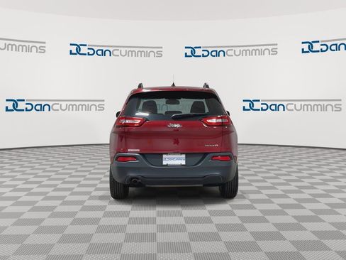 Used 2015 Jeep Cherokee Sport w/ Sport Appearance Group FWD image 7