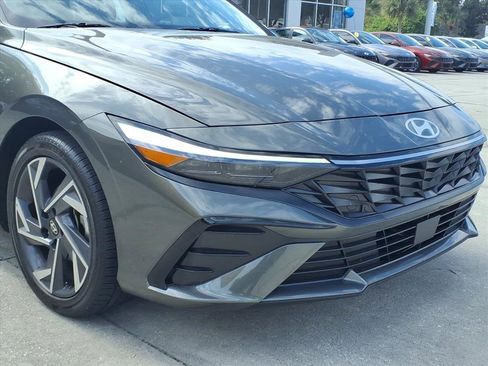 New 2025 Hyundai Elantra SEL image 43