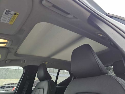 Used 2025 Volvo XC40 B5 Ultra w/ Protection Package Premier image 25
