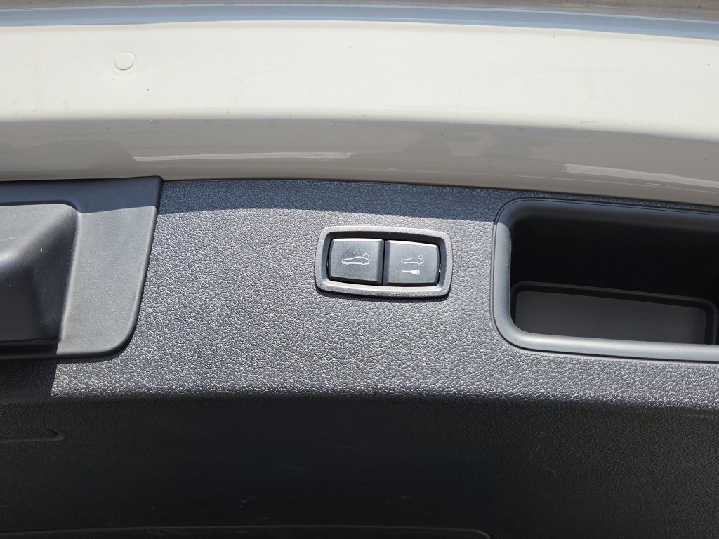 Used 2021 Porsche Macan AWD/4WD image 34