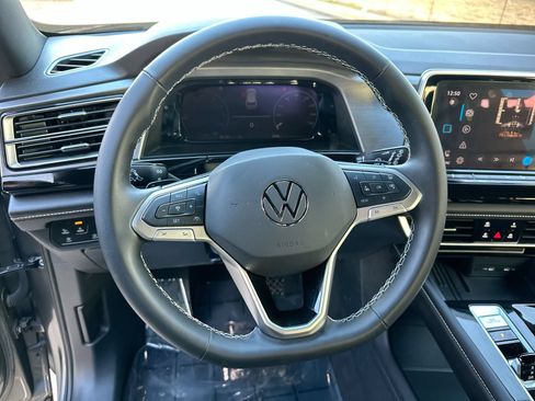 Used 2025 Volkswagen Atlas Cross Sport SE FWD image 14