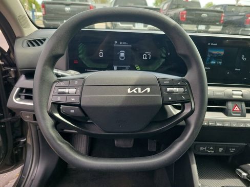 Used 2025 Kia K4 FWD image 23