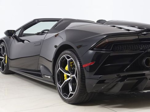 Used 2023 Lamborghini Huracan EVO image 36