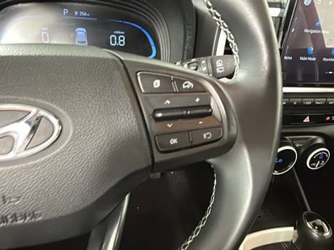 Used 2024 Hyundai Venue Limited FWD image 17
