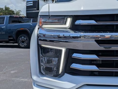 Used 2023 Chevrolet Silverado 2500 High Country w/ Technology Package AWD/4WD image 10